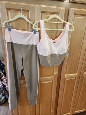 Old Navy Two-Tone Pink & Taupe Sports Bra and Leggings Set